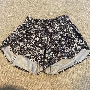 hotty hot lululemon shorts